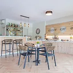 Aloni Aparthotel 4*
