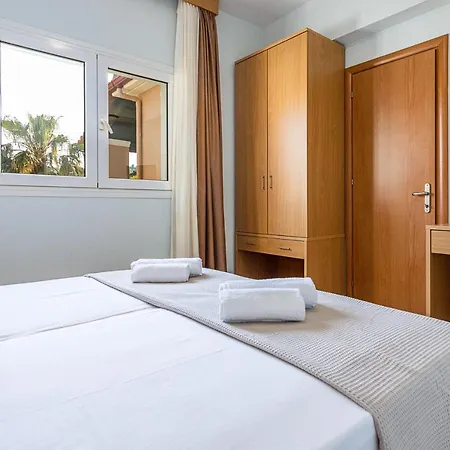 Aloni Aparthotel 2*