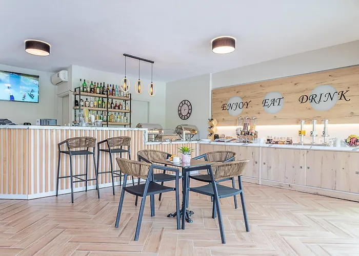 Aloni Aparthotel 4*